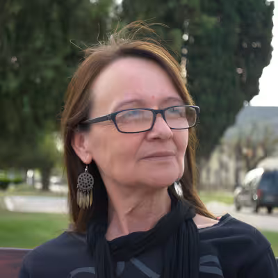 Nelvis Ghelfi, autora de la trilogía Esclavos de la Heredad