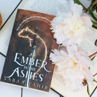 Imagen del libro / autora